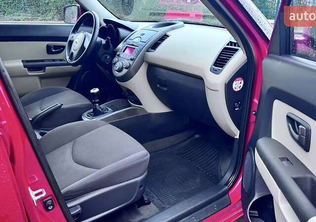 Красный Киа Soul, объемом двигателя 1.6 л и пробегом 212 тыс. км за 6600 $, фото 26 на Automoto.ua