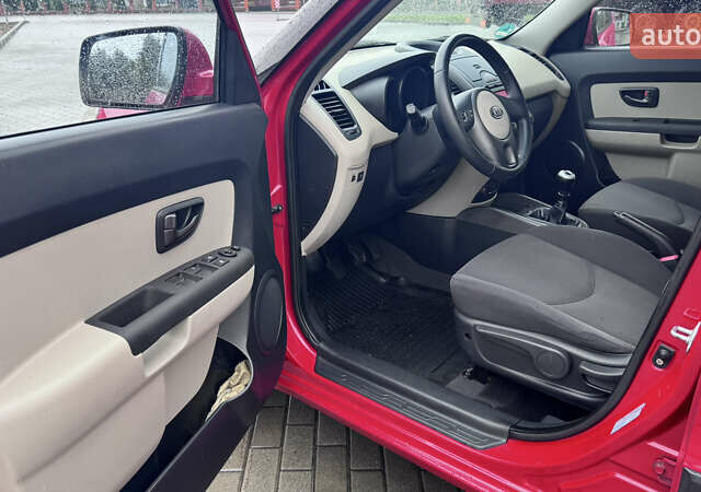 Красный Киа Soul, объемом двигателя 1.6 л и пробегом 212 тыс. км за 6600 $, фото 31 на Automoto.ua