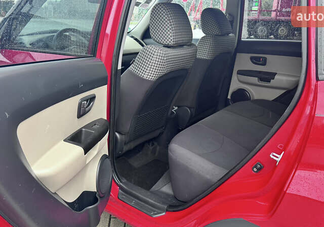 Красный Киа Soul, объемом двигателя 1.6 л и пробегом 212 тыс. км за 6600 $, фото 21 на Automoto.ua