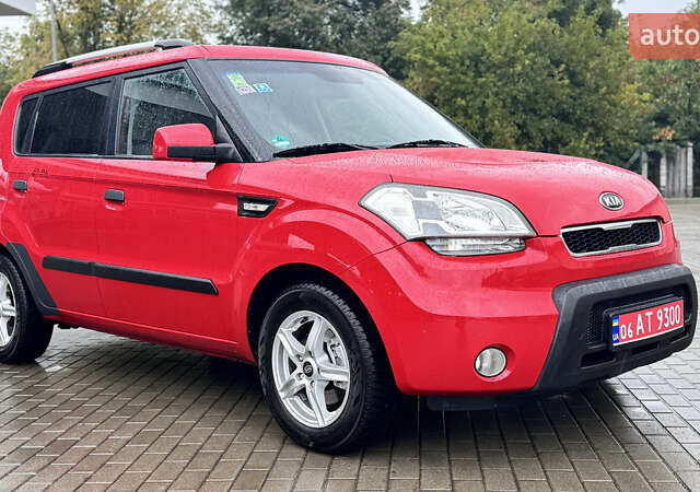 Красный Киа Soul, объемом двигателя 1.6 л и пробегом 212 тыс. км за 6600 $, фото 2 на Automoto.ua