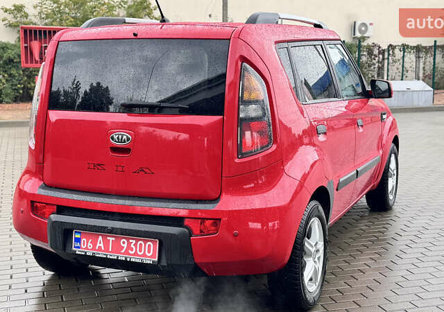 Красный Киа Soul, объемом двигателя 1.6 л и пробегом 212 тыс. км за 6600 $, фото 11 на Automoto.ua