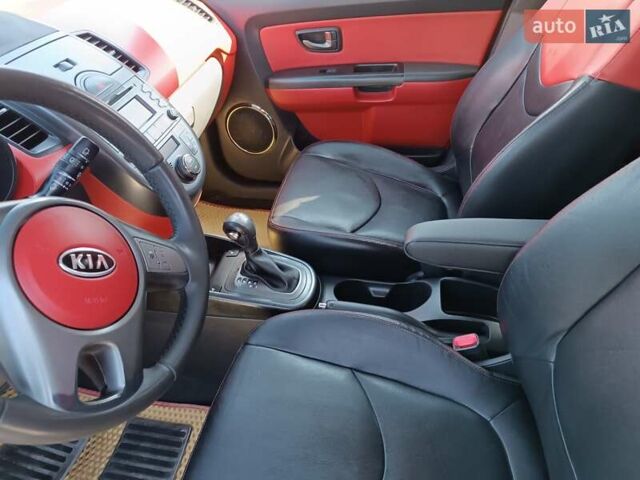 Красный Киа Soul, объемом двигателя 1.59 л и пробегом 160 тыс. км за 7500 $, фото 12 на Automoto.ua