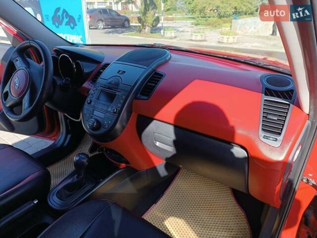 Красный Киа Soul, объемом двигателя 1.59 л и пробегом 160 тыс. км за 7500 $, фото 14 на Automoto.ua