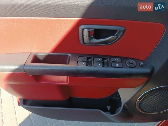 Красный Киа Soul, объемом двигателя 1.59 л и пробегом 160 тыс. км за 7500 $, фото 6 на Automoto.ua