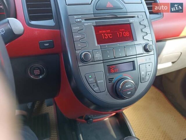 Красный Киа Soul, объемом двигателя 1.59 л и пробегом 160 тыс. км за 7500 $, фото 8 на Automoto.ua