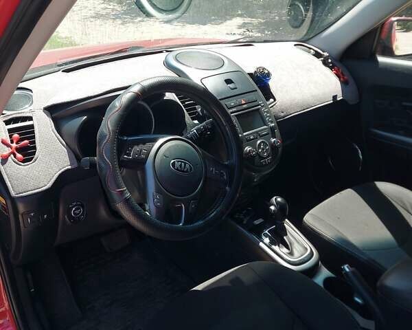 Червоний Кіа Soul, об'ємом двигуна 2 л та пробігом 210 тис. км за 7999 $, фото 3 на Automoto.ua
