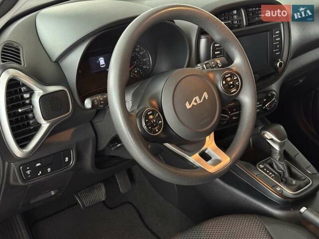 Красный Киа Soul, объемом двигателя 2 л и пробегом 115 тыс. км за 15000 $, фото 10 на Automoto.ua