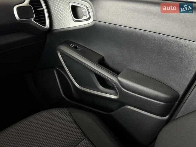 Красный Киа Soul, объемом двигателя 2 л и пробегом 115 тыс. км за 15000 $, фото 17 на Automoto.ua