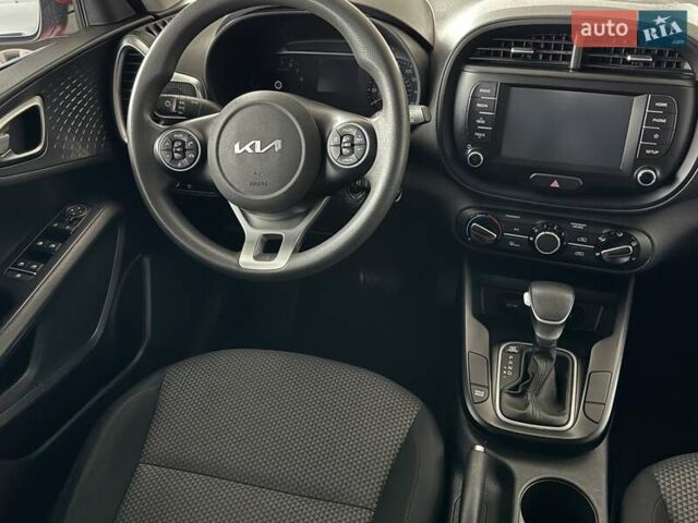 Красный Киа Soul, объемом двигателя 2 л и пробегом 115 тыс. км за 15000 $, фото 15 на Automoto.ua