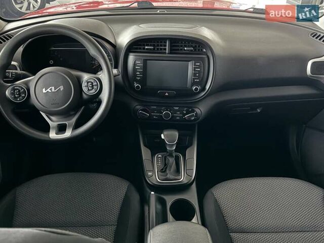 Красный Киа Soul, объемом двигателя 2 л и пробегом 115 тыс. км за 15000 $, фото 14 на Automoto.ua