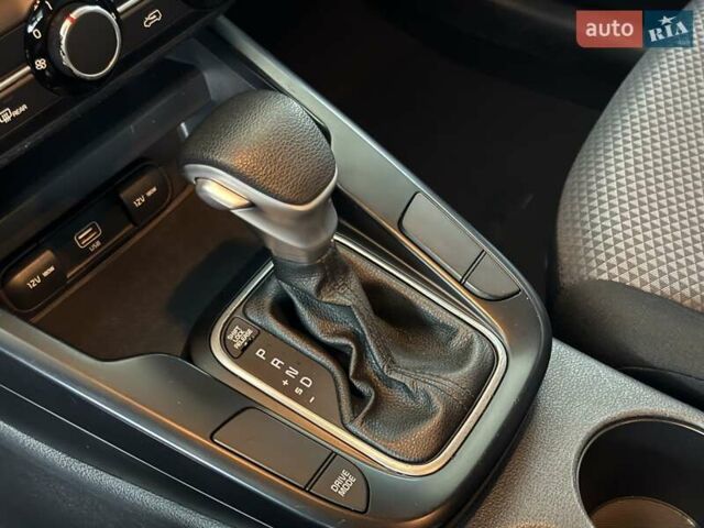 Красный Киа Soul, объемом двигателя 2 л и пробегом 115 тыс. км за 15000 $, фото 20 на Automoto.ua