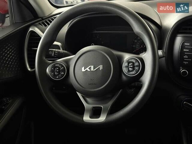 Красный Киа Soul, объемом двигателя 2 л и пробегом 115 тыс. км за 15000 $, фото 13 на Automoto.ua