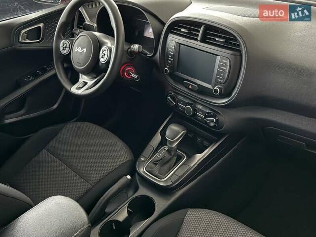 Красный Киа Soul, объемом двигателя 2 л и пробегом 115 тыс. км за 15000 $, фото 16 на Automoto.ua