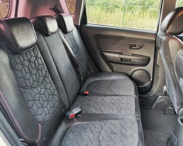 Киа Soul, объемом двигателя 1.59 л и пробегом 175 тыс. км за 8000 $, фото 9 на Automoto.ua