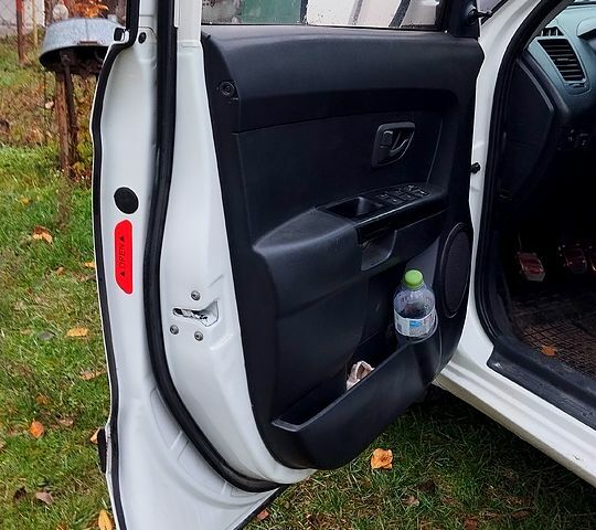 Кіа Soul, об'ємом двигуна 1.6 л та пробігом 166 тис. км за 7200 $, фото 6 на Automoto.ua