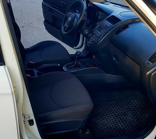 Киа Soul, объемом двигателя 1.6 л и пробегом 275 тыс. км за 8000 $, фото 2 на Automoto.ua