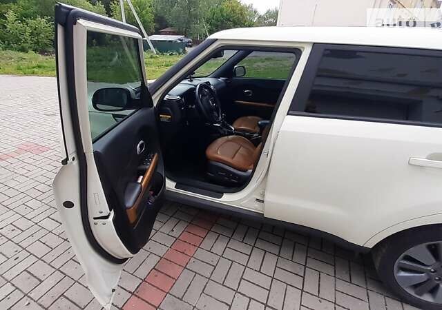 Киа Soul, объемом двигателя 2 л и пробегом 195 тыс. км за 10700 $, фото 12 на Automoto.ua