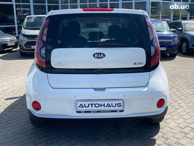 Киа Soul, объемом двигателя 0 л и пробегом 132 тыс. км за 7999 $, фото 6 на Automoto.ua