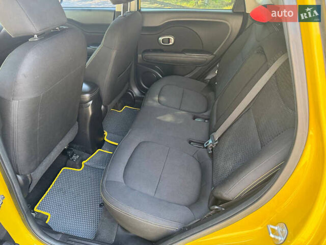 Жовтий Кіа Soul, об'ємом двигуна 2 л та пробігом 260 тис. км за 8700 $, фото 16 на Automoto.ua