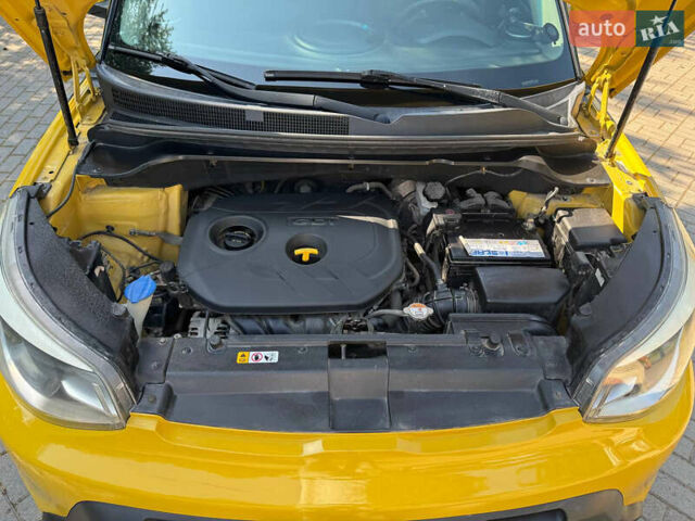 Жовтий Кіа Soul, об'ємом двигуна 2 л та пробігом 260 тис. км за 8700 $, фото 12 на Automoto.ua