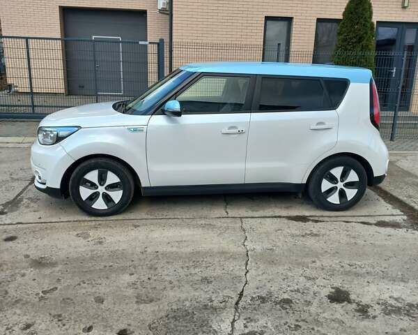 Желтый Киа Soul, объемом двигателя 0 л и пробегом 91 тыс. км за 7559 $, фото 4 на Automoto.ua