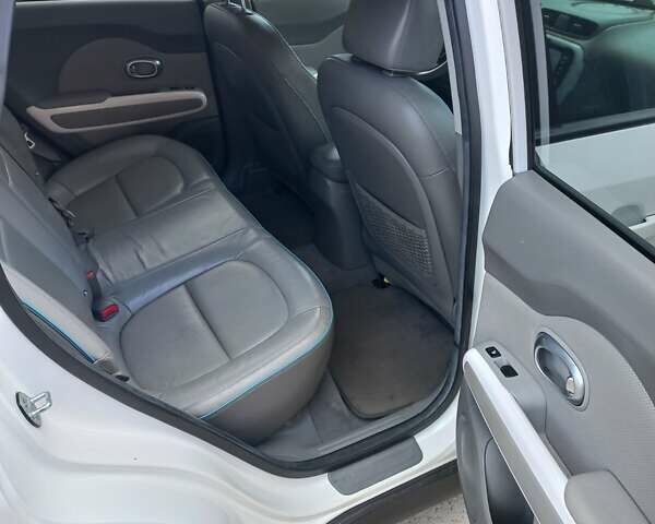 Желтый Киа Soul, объемом двигателя 0 л и пробегом 91 тыс. км за 7559 $, фото 30 на Automoto.ua