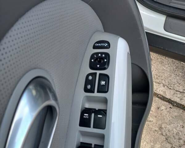 Желтый Киа Soul, объемом двигателя 0 л и пробегом 91 тыс. км за 7559 $, фото 39 на Automoto.ua