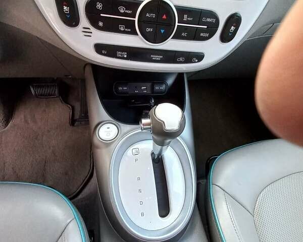 Желтый Киа Soul, объемом двигателя 0 л и пробегом 91 тыс. км за 7559 $, фото 47 на Automoto.ua