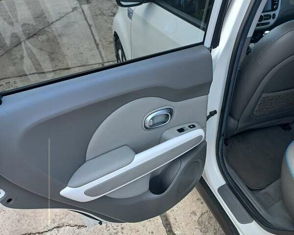 Желтый Киа Soul, объемом двигателя 0 л и пробегом 91 тыс. км за 7559 $, фото 25 на Automoto.ua