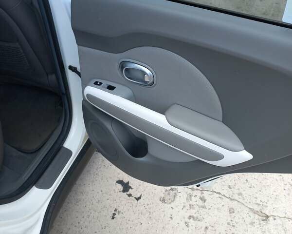 Желтый Киа Soul, объемом двигателя 0 л и пробегом 91 тыс. км за 7559 $, фото 28 на Automoto.ua