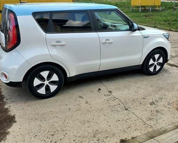 Желтый Киа Soul, объемом двигателя 0 л и пробегом 91 тыс. км за 7559 $, фото 8 на Automoto.ua