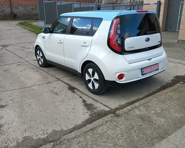 Желтый Киа Soul, объемом двигателя 0 л и пробегом 91 тыс. км за 7559 $, фото 10 на Automoto.ua