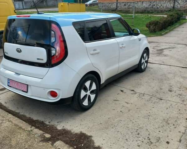 Желтый Киа Soul, объемом двигателя 0 л и пробегом 91 тыс. км за 7559 $, фото 11 на Automoto.ua