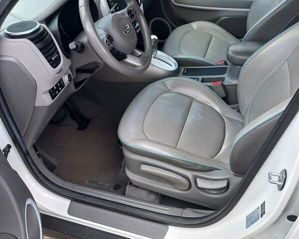 Желтый Киа Soul, объемом двигателя 0 л и пробегом 91 тыс. км за 7559 $, фото 36 на Automoto.ua