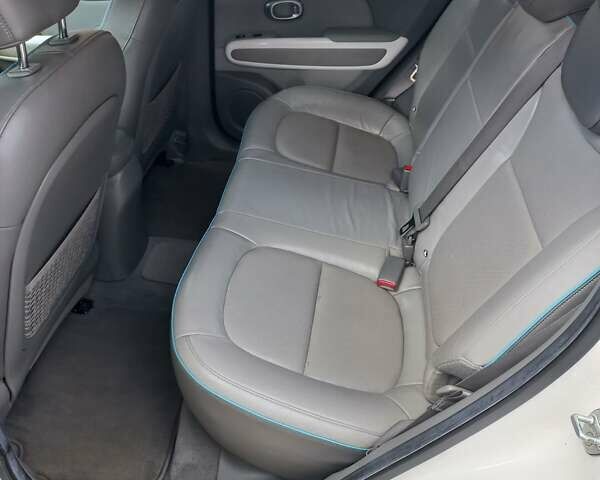 Желтый Киа Soul, объемом двигателя 0 л и пробегом 91 тыс. км за 7559 $, фото 27 на Automoto.ua