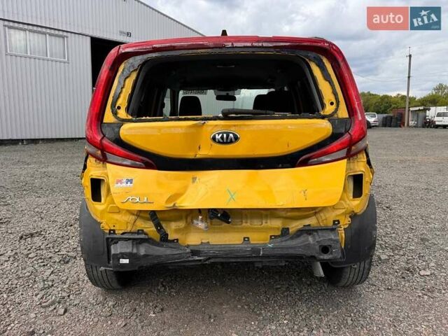 Желтый Киа Soul, объемом двигателя 2 л и пробегом 58 тыс. км за 11900 $, фото 6 на Automoto.ua