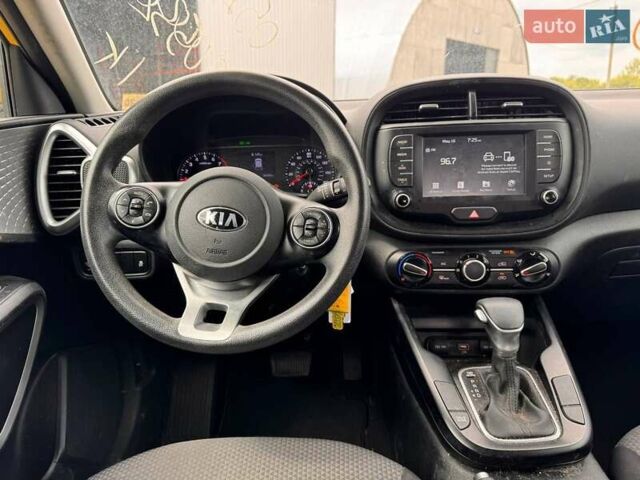 Желтый Киа Soul, объемом двигателя 2 л и пробегом 58 тыс. км за 11900 $, фото 11 на Automoto.ua