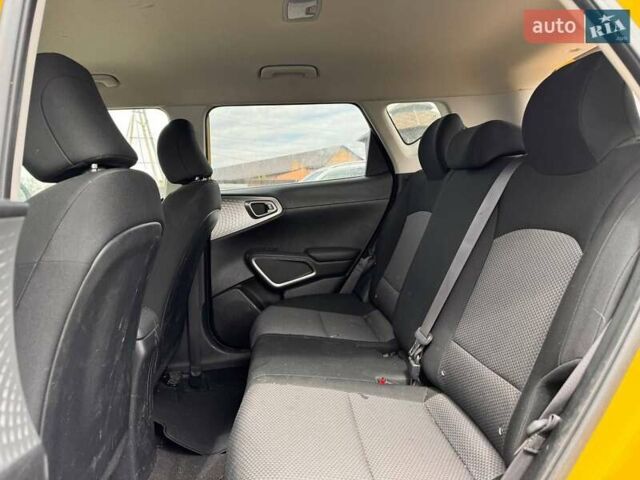 Желтый Киа Soul, объемом двигателя 2 л и пробегом 58 тыс. км за 11900 $, фото 17 на Automoto.ua