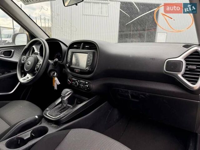 Желтый Киа Soul, объемом двигателя 2 л и пробегом 58 тыс. км за 11900 $, фото 15 на Automoto.ua