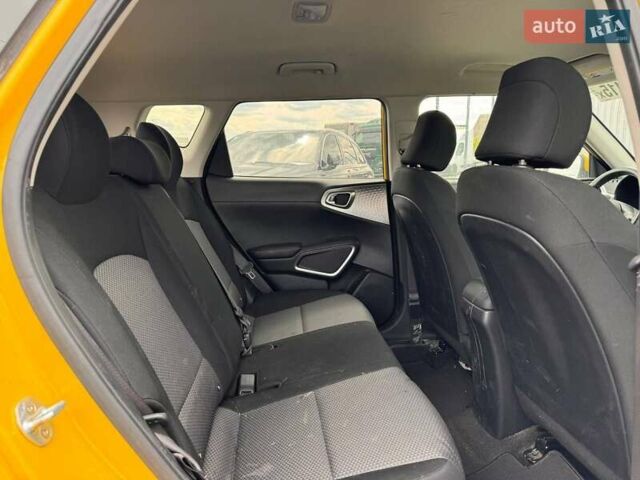 Желтый Киа Soul, объемом двигателя 2 л и пробегом 58 тыс. км за 11900 $, фото 18 на Automoto.ua