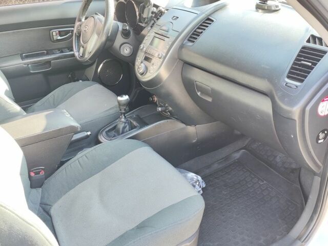 Сірий Кіа Soul, об'ємом двигуна 1.6 л та пробігом 209 тис. км за 7800 $, фото 16 на Automoto.ua