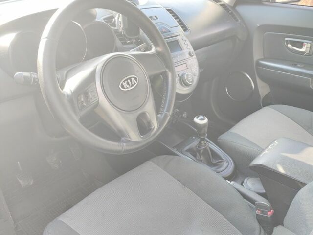 Сірий Кіа Soul, об'ємом двигуна 1.6 л та пробігом 209 тис. км за 7800 $, фото 11 на Automoto.ua