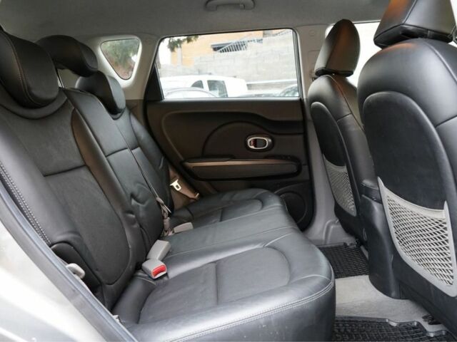 Серый Киа Soul, объемом двигателя 0 л и пробегом 85 тыс. км за 7200 $, фото 5 на Automoto.ua