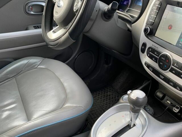 Серый Киа Soul, объемом двигателя 0.1 л и пробегом 135 тыс. км за 6999 $, фото 2 на Automoto.ua