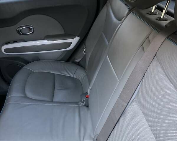 Серый Киа Soul, объемом двигателя 0 л и пробегом 106 тыс. км за 12000 $, фото 4 на Automoto.ua