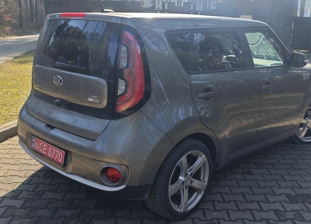 Серый Киа Soul, объемом двигателя 0 л и пробегом 149 тыс. км за 6600 $, фото 5 на Automoto.ua