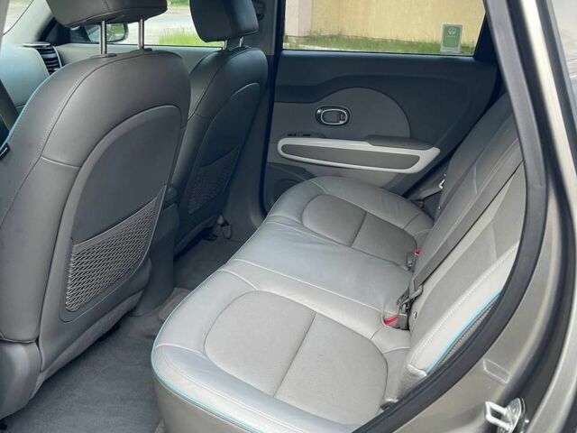Серый Киа Soul, объемом двигателя 0 л и пробегом 117 тыс. км за 6500 $, фото 2 на Automoto.ua