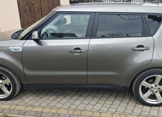 Серый Киа Soul, объемом двигателя 0 л и пробегом 149 тыс. км за 6600 $, фото 11 на Automoto.ua