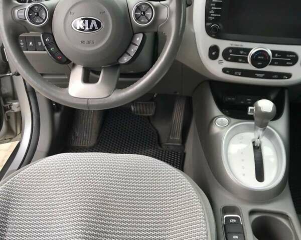 Серый Киа Soul, объемом двигателя 0 л и пробегом 71 тыс. км за 12500 $, фото 6 на Automoto.ua