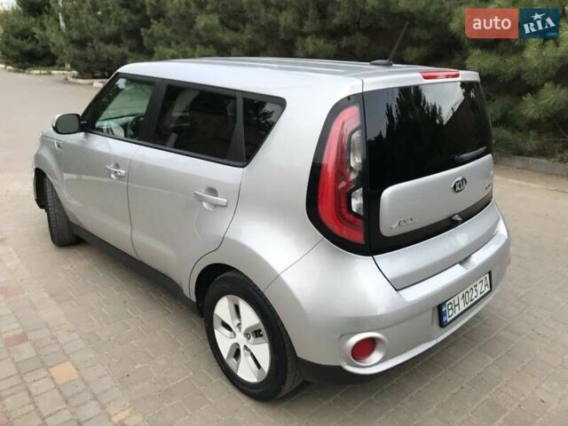 Серый Киа Soul, объемом двигателя 0 л и пробегом 71 тыс. км за 12500 $, фото 3 на Automoto.ua